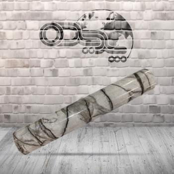 برچسب سفید طرح دار با رگه های مشکی 